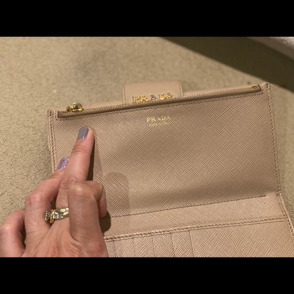 💯 % Auth Prada saffiano wallet cameo beige - Picture 5 of 13
